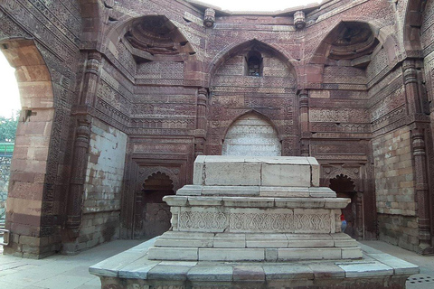 New Delhi: Qutub Minar Entry Ticket Entry Ticket + Tour Guide + Transfer!