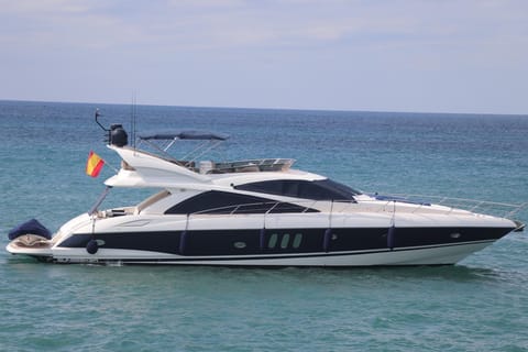 Private luxury yacht cruise along the Costa Daurada