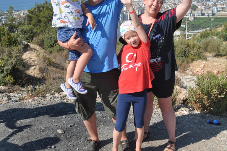 إطلالة على وادي ساباديري والجبل في ألانيا مع السباحةوادي ساباديري في ألانيا