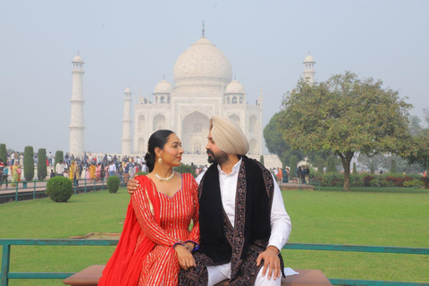 From Delhi: Private Taj Mahal & Agra Tour with 5-Star Lunch Local Expert Tour Guide Only