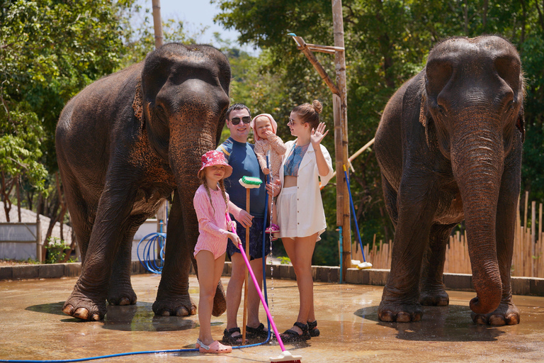 Phuket: HAPPY HOUR! Foder och regndusch med havsutsikt