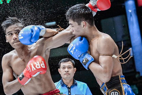 Bangkok : Boxe Muay Thai à Rajadamnern avec transfert à l&#039;hôtelSiège en 2ème classe + transfert privé à l&#039;hôtel