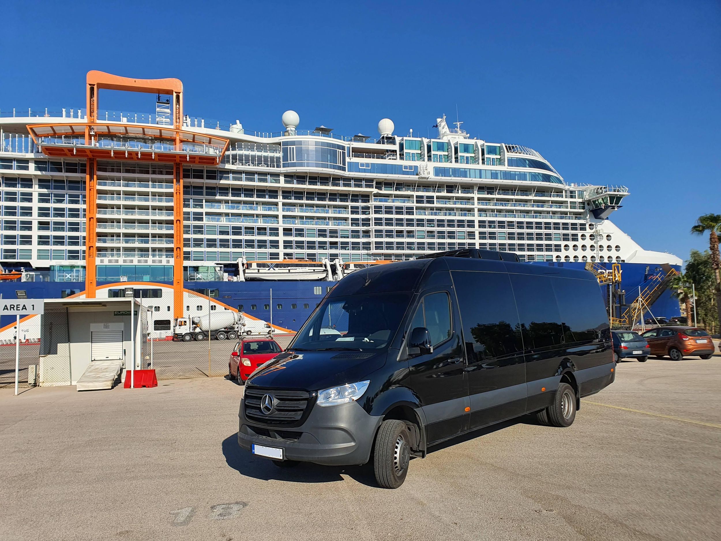 Economy-Transfer: Kreuzfahrthafen Piräus zu Hotels in Athen