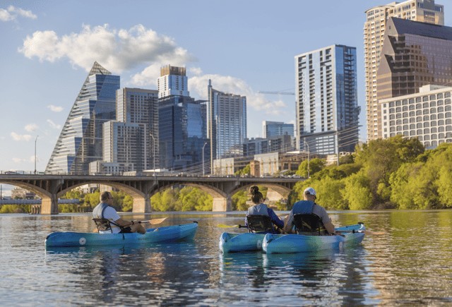 Austin: Downtown Skyline Kayaking Tour