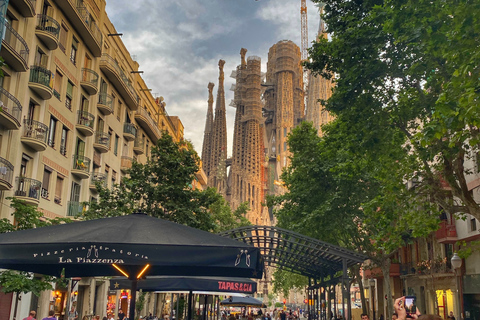 Barcelone : Visite guidée de la Sagrada Família et entréeSagrada Famillia privée (4 personnes maximum)