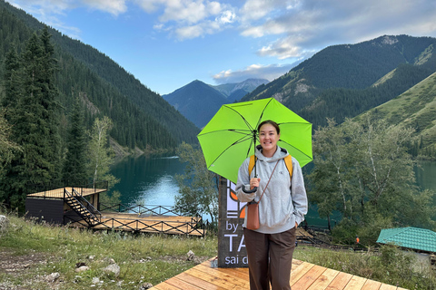 Almaty : Excursion de 2 jours aux lacs Kolsai-Kaindy et au canyon de CharynVisite nocturne de 2 jours avec départ en soirée et séjour de 2 nuits