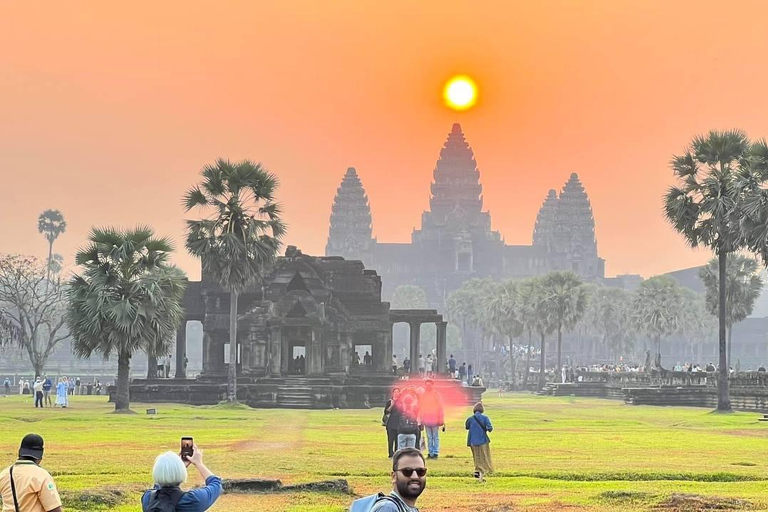 Siem Reap: Angkor Wat Sunrise & Bayon Private Tour