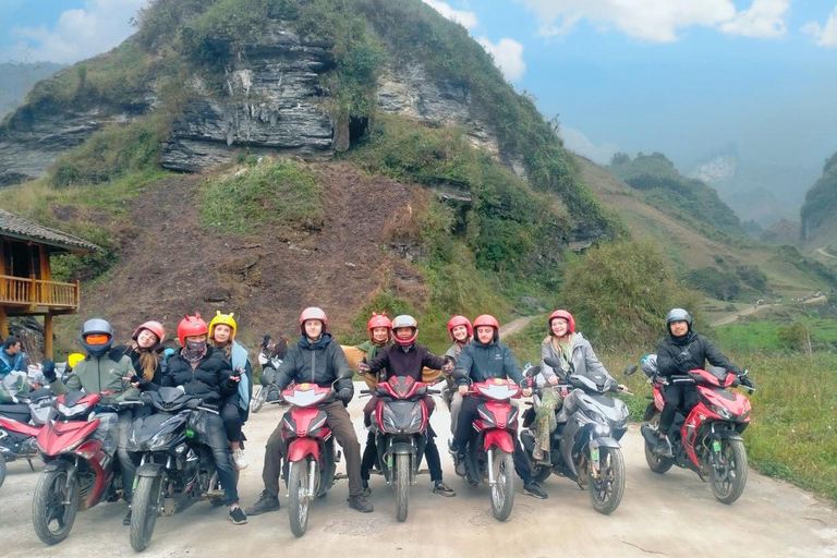 De beste Ha Giang Loop Tour 3 dagen 3 nachten vanuit HanoiBeste Ha Giang Loop-tour 3 dagen 3 nachten zelf rijden