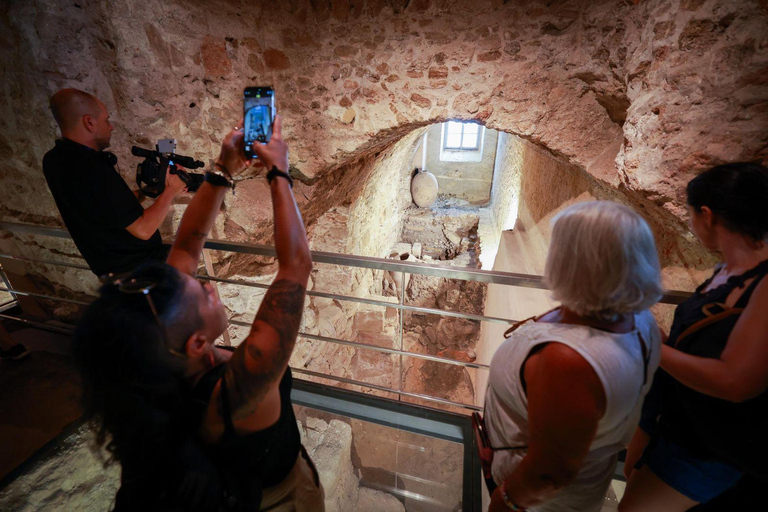 Cádiz: Guided Tour of the Casa del Obispo and the Roman Theater Cádiz: Guided Tour of the Bishop's House and the Roman Theater