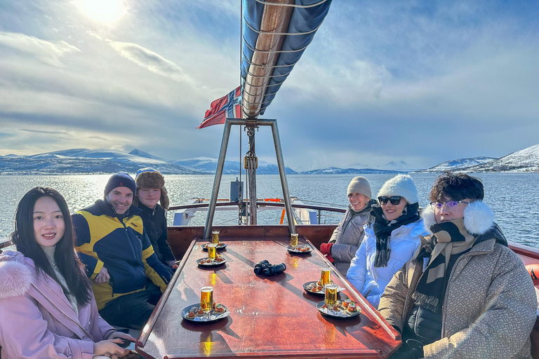 Tromsø : Croisière dans les fjords pour la pêche et les fruits de mer dans l'Arctique à bord d'un yacht de luxeTromsø : Croisière de luxe pour la pêche et les fruits de mer