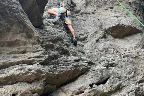 Baku: Nardaran Rock Climbing Experience with Sea Views Baku: Nardaran Rock Climbing Experience with Sea Views