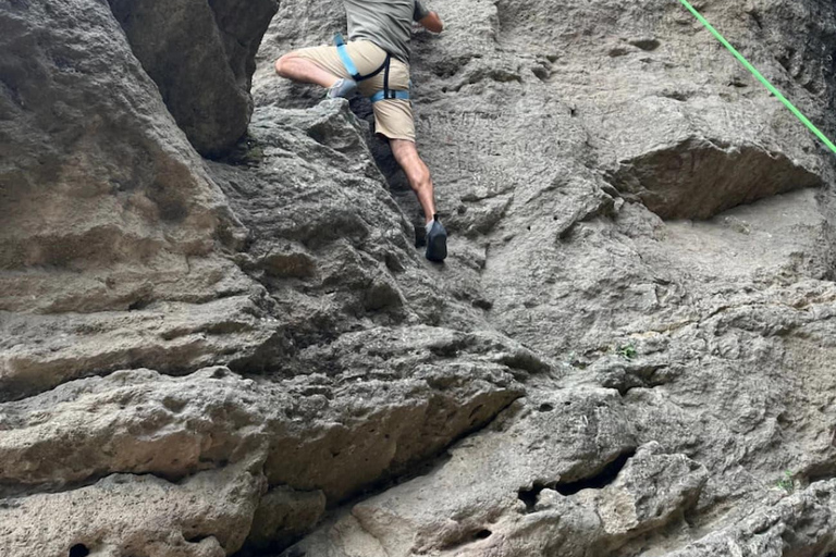 Baku: Nardaran Rock Climbing Experience with Sea Views Baku: Nardaran Rock Climbing Experience with Sea Views