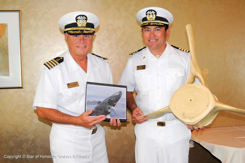 Honolulu: Whale Watching Cruise with Breakfast Whale Watching Cruise w/Breakfast with Waikiki Transfer