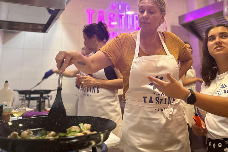 Aula de culinária de paella em Alicante, tapas, bebidas e mercado