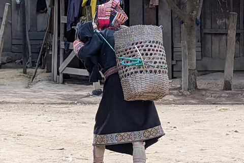 نونغ خياو: رحلة لمدة يومين، قرية همونغ، إقامة منزلية، والتجديف بالكاياك