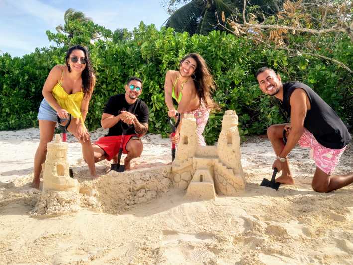 Nassau Bahamas : Activité de sculpture de châteaux de sable sur la plage et pique-nique