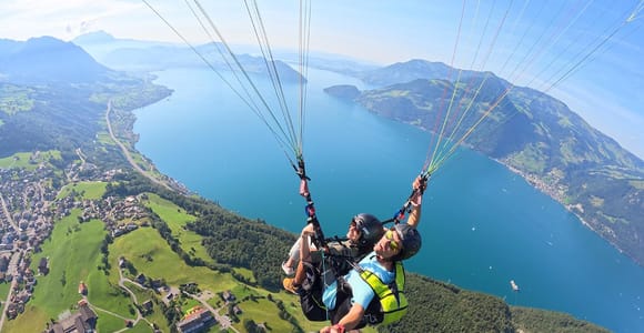 Lucerne: Paragliding Tandem Flights with Hands-On Control
