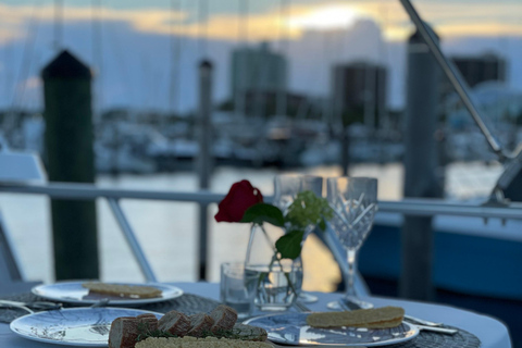 Miami : Dîner-croisière privé pour 2 personnes sur un yacht.