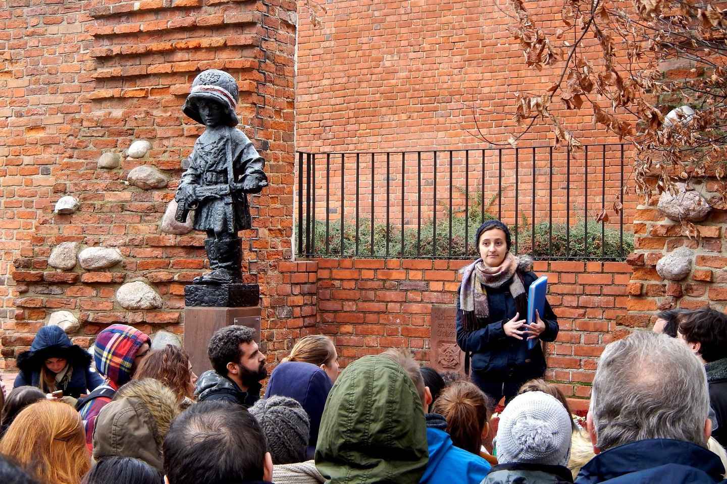 Tour a piedi di Varsavia: Sulle tracce della Seconda Guerra Mondiale con guida in inglese
