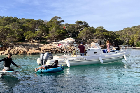 Palma de Mallorca: Private Sunrise Boat Tour & Watersports Sunrise experience + Long stop with water toys.