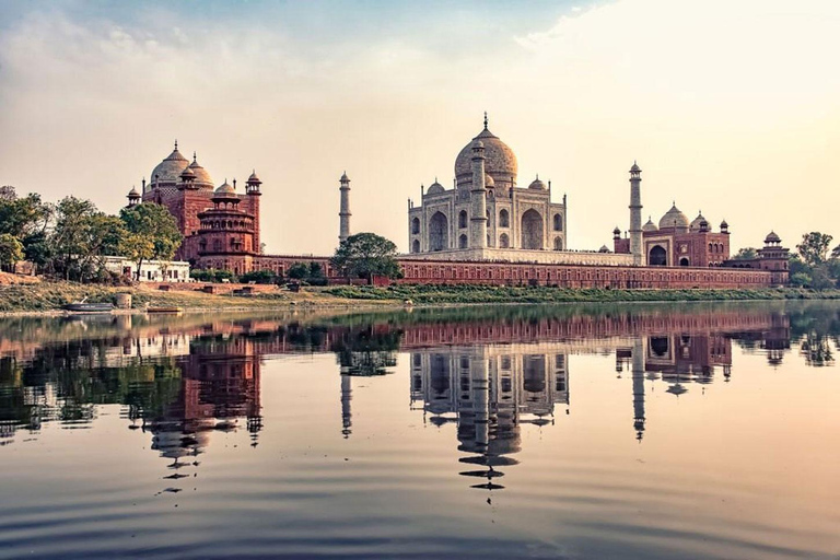 Taj Mahal Tour With Traditional Indian Dress