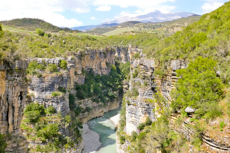 De Berat: excursion d'une journée aux cascades de Bogovë et aux canyons d'Osum