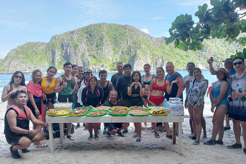 El Nido: Tour C mit Matinloc-Heiligtum und weißen Sandstränden