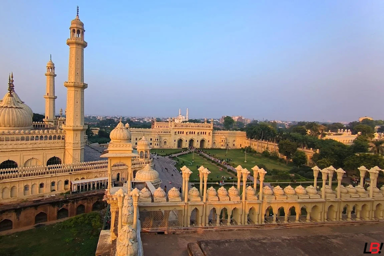 Da Lucknow: tour di 1 giorno con auto e autista privato