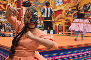 Offizielle Cholitas-Wrestling-Show: Komplettpaket + Transfer