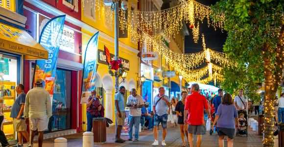 Willemstad: Punda Vibes Night Tour with Market & Culture