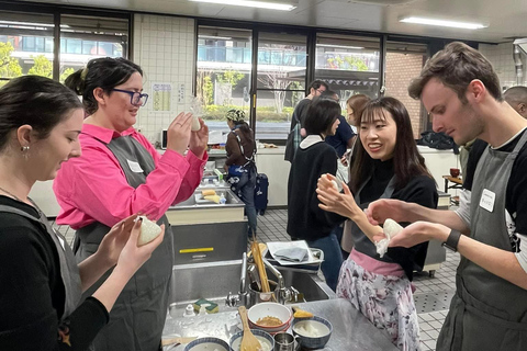 【Nagoya】Platos caseros japoneses ～Ichiju sansai～