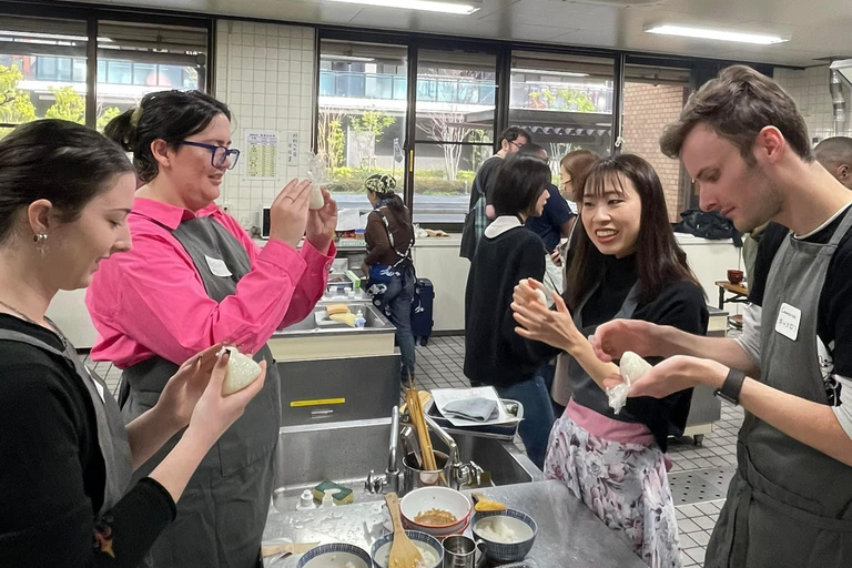 【Nagoya】Platos caseros japoneses ～Ichiju sansai～