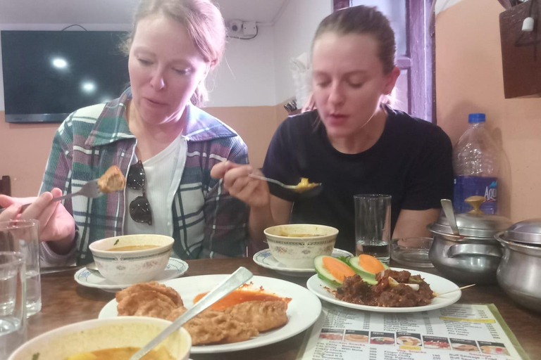Kathmandu: Asan Market & Thamel Tour with Nepali Dinner