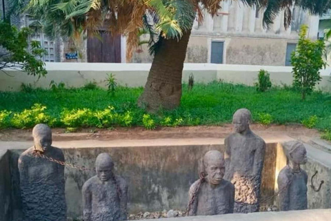 Farma przypraw, Stone Town, Prison Island i piaszczysta łacha NakupendaWYCIECZKA PRYWATNA BEZ ODBIORU Z HOTELU I TRANSPORTU POWROTNEGO