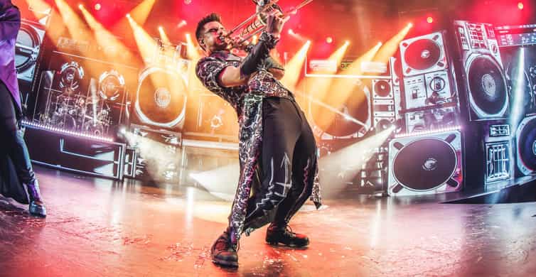 Madrid: WAH Show - Music, Dining & Party Experience photo 14