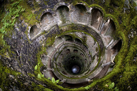 Da Lisbona: Tour del Palazzo Pena, Regaleira, Sintra e CascaisPunto di incontro a Lisbona