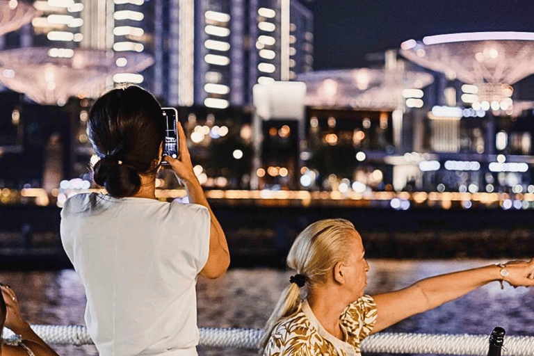 Dubai: Marina Premium Dinner Cruise with Unlimited Drinks Upper Deck without transfers
