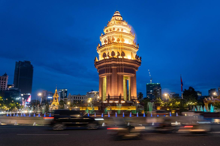 Phnom Penh: Evening City Site Highlight Tour by Tuk Tuk Vespa Option + English Guide
