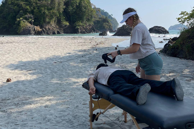 Terapia masażem udarowym + wspomagane rozciąganie na plaży