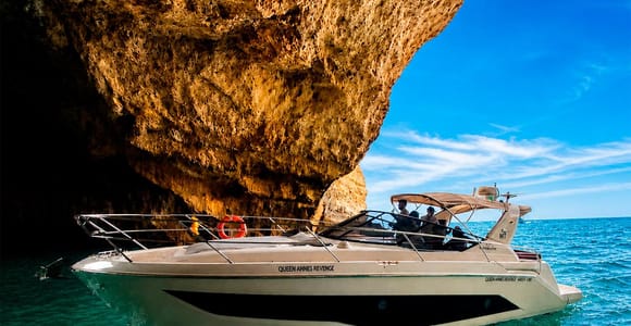 Private Yacht Cruise Paradise Cave & Marinha Beach Circuit