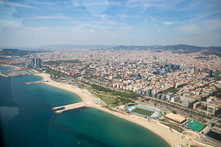 Barcelona: Passeio de barco a vela e voo de helicópteroPasseio de barco e voo de helicóptero