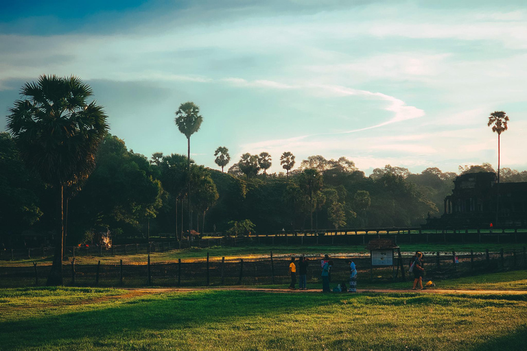 Angkor Wat - 2 dias: pequeno, grande circuito e templo de arenito rosaMesma opção, melhor preço para até 9 pessoas