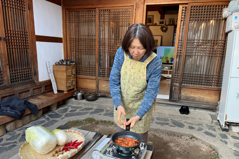 Seoul: Kimchi Cooking Class in Traditional Hanok House Kimchi Cooking Class in Traditional Hanok House