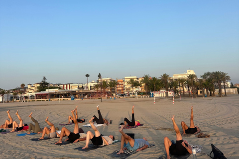Alicante: Beach Yoga Class at Playa del Postiguet (English)
