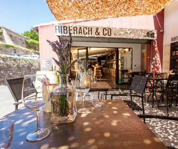 Visit the winery and taste the estate's wines