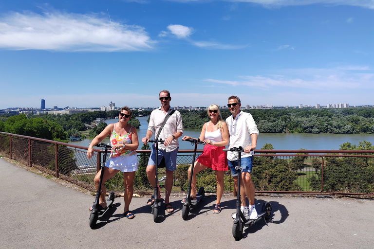 Belgrado Layover tour met E-scooter en luchthaventransfers