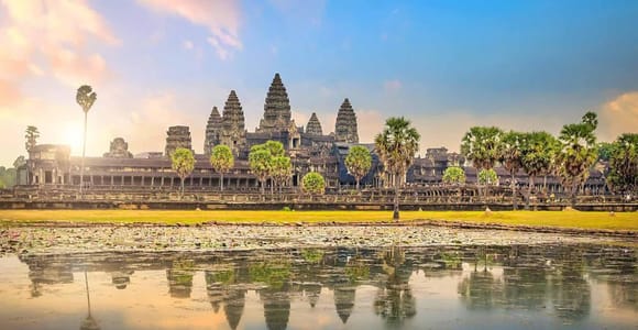Siem Reap: Angkor Wat Sunrise Tour with Breakfast & Lunch