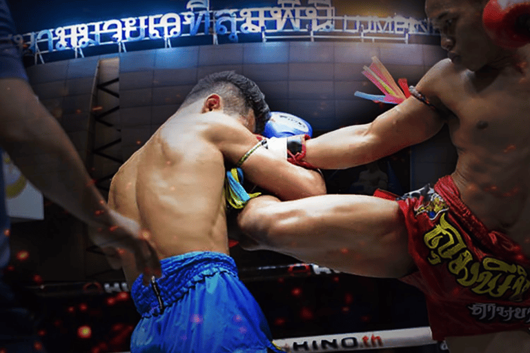 Bangkok, Bangkok MuayThai-match på Lumpinee Boxing StadiumSittplats 2:a klass på läktaren