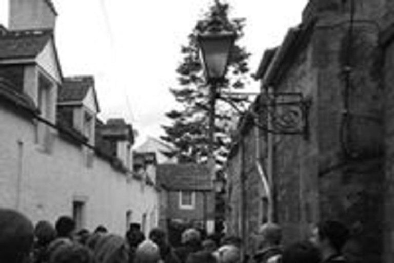 Elgin: In and out the Dusty Closes In and out the Dusty Closes