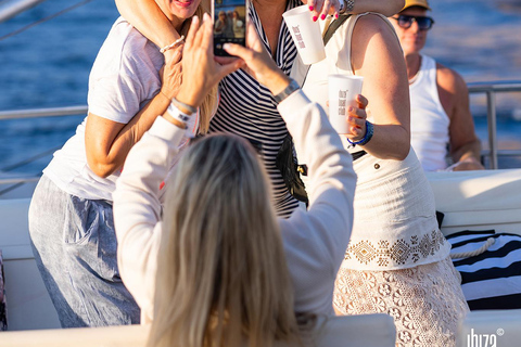 Ibiza: Formentera Sunset Boat Part with Drinks and Food Full Day Pass at Ibiza Boat Club (Early Bird Phase 2)